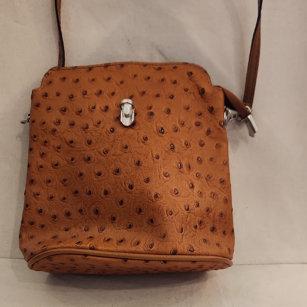 Elegant Tan Leather Crossbody Bag